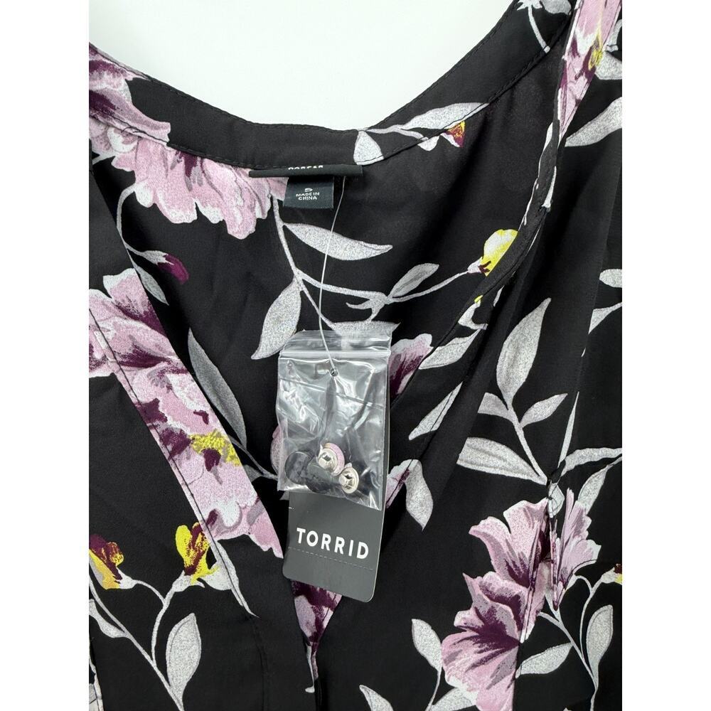 Torrid Women's Multicolor V-Neck Floral Blouse Plus Size 5 NWT - Picture 2 of 7